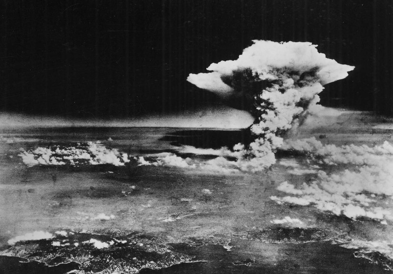 HIROSHIMA MUSHROOM CLOUD NUCLEAR BOMB EXPLOSION